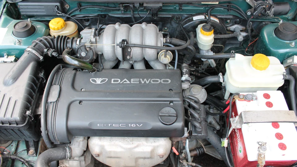 Daewoo Nubira hatchback 1.6 V16♉ 4