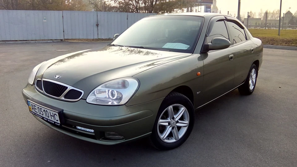 Daewoo Nubira SX Cypre$$ Green Car 2