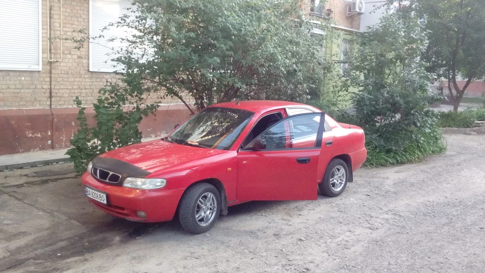 Daewoo Nubira Темна конячка 4