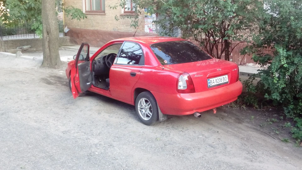 Daewoo Nubira Темна конячка 5