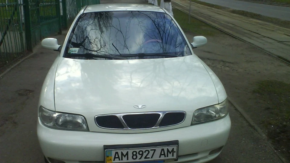 Daewoo Nubira wite horse 2