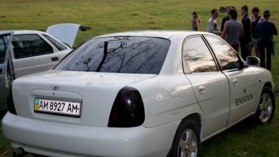 Daewoo Nubira wite horse 3