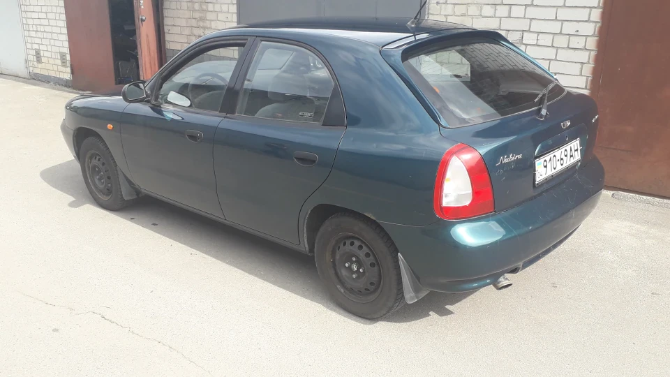Daewoo Nubira Хетчбек 4