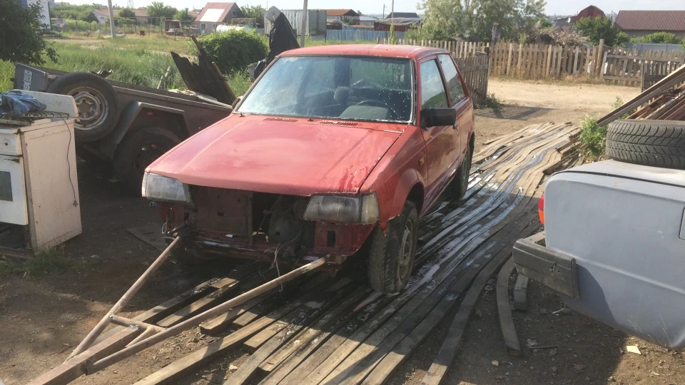 Daihatsu Charade Червоний