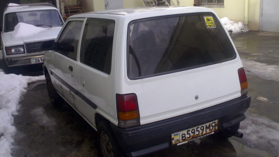 Daihatsu Mira 3