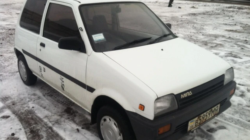 Daihatsu Mira 4
