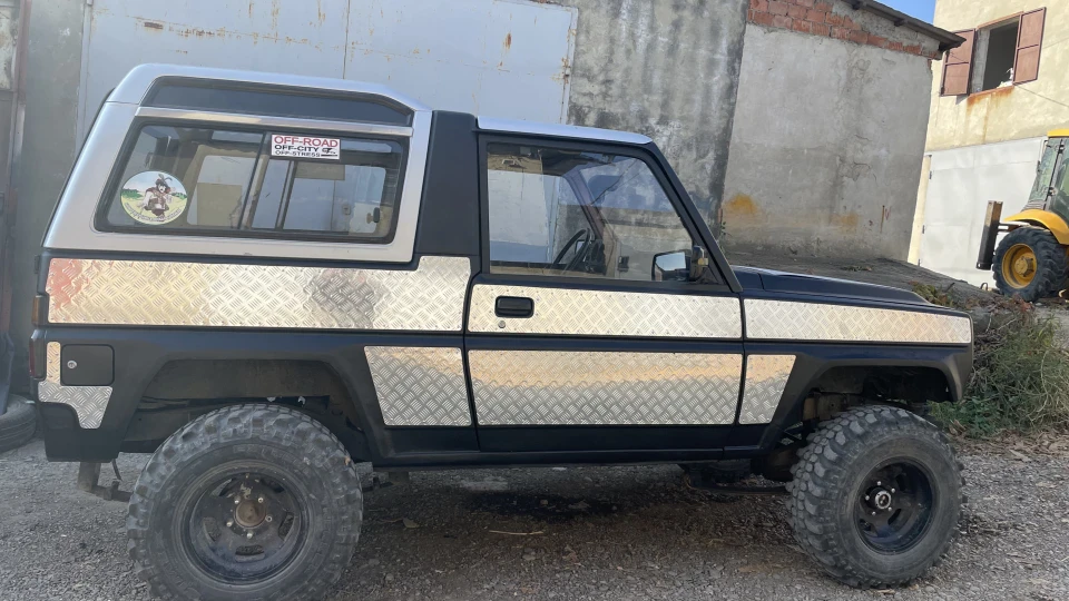 Daihatsu Rocky 2