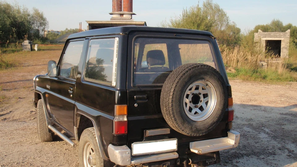 Daihatsu Rocky Hardtop 3