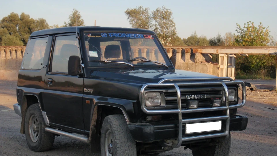 Daihatsu Rocky Hardtop 4