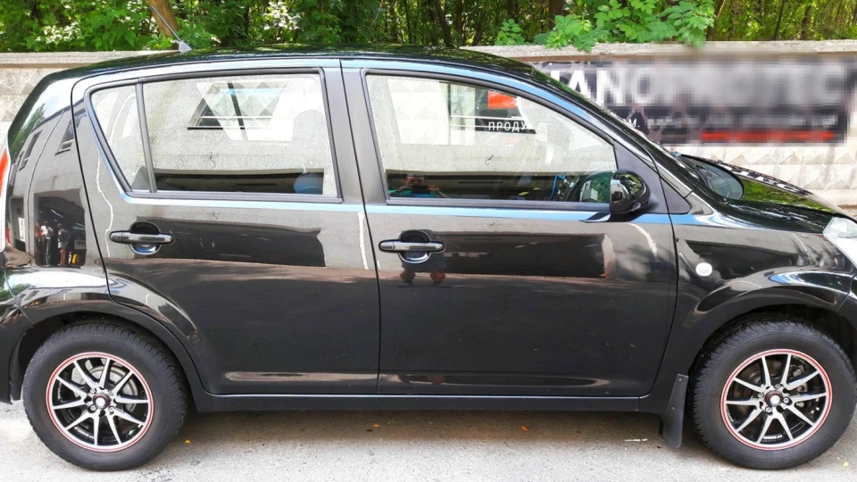 Daihatsu Sirion малий та удав!