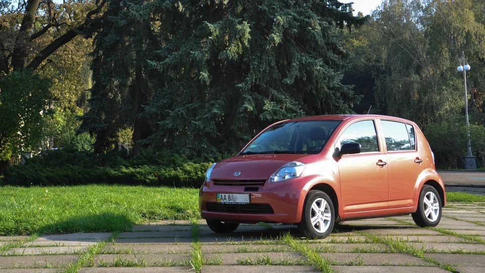 Daihatsu Sirion Розі