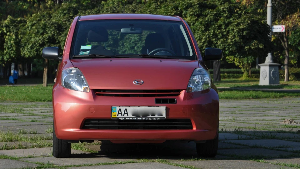 Daihatsu Sirion Розі 5