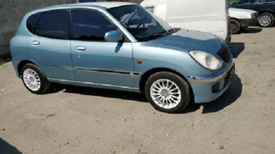 Daihatsu Sirion Синя чайка