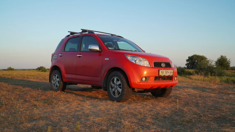 Daihatsu Terios Red Travel Friend 3
