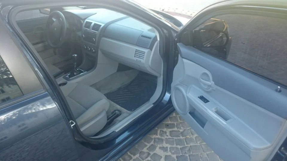 Dodge Avenger 4
