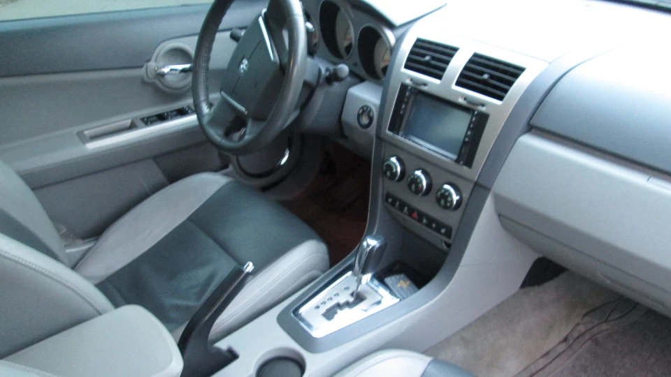Dodge Avenger 4