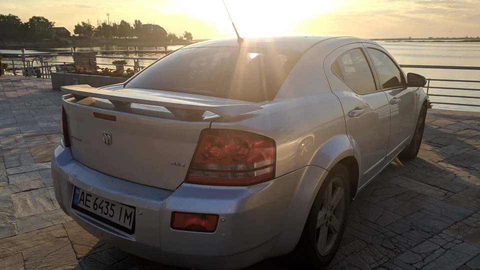 Dodge Avenger 4