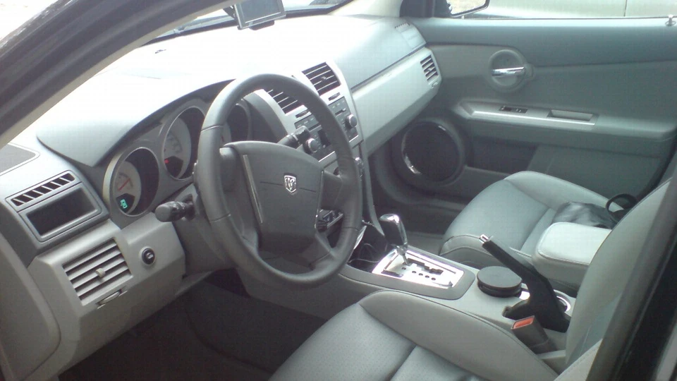 Dodge Avenger 4