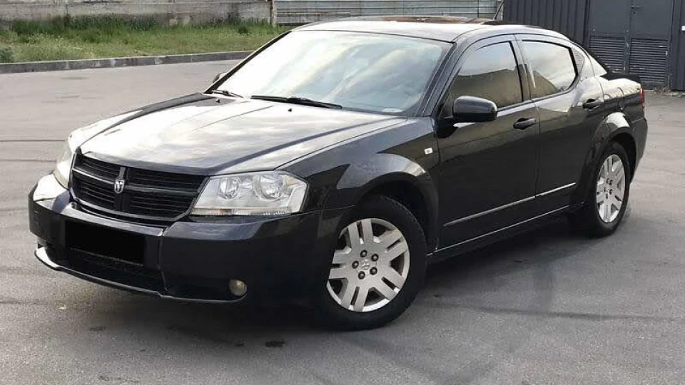 Dodge Avenger чорний металік 2.0 2