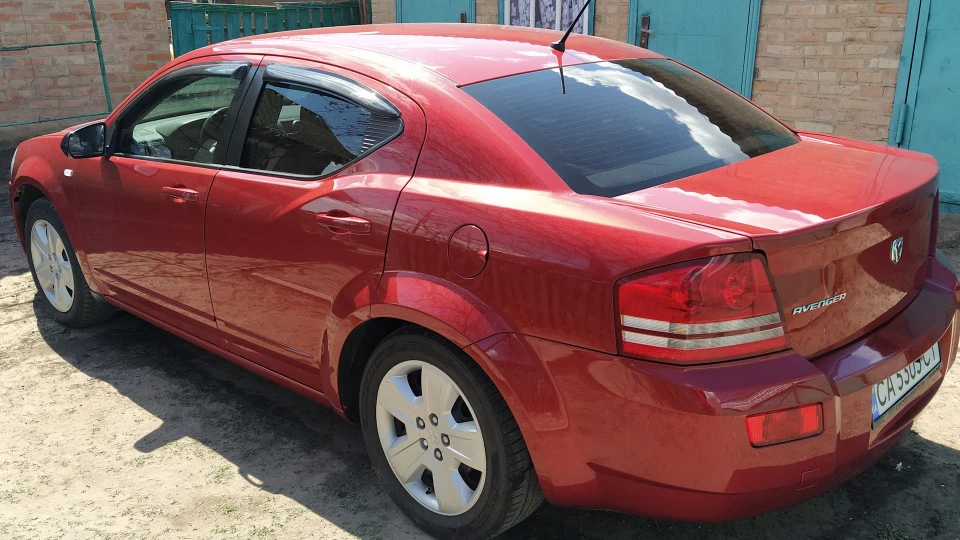 Dodge Avenger Червоний бик 3
