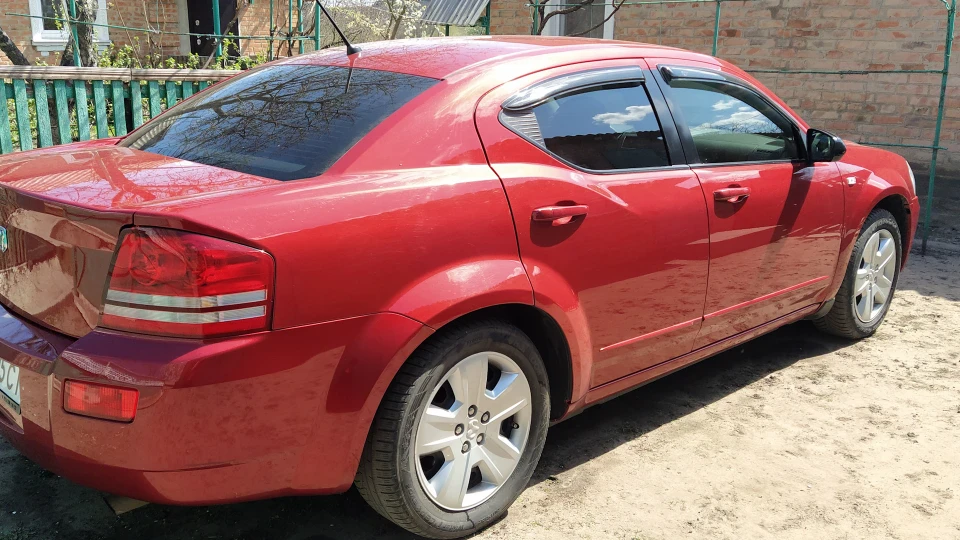 Dodge Avenger Червоний бик 4