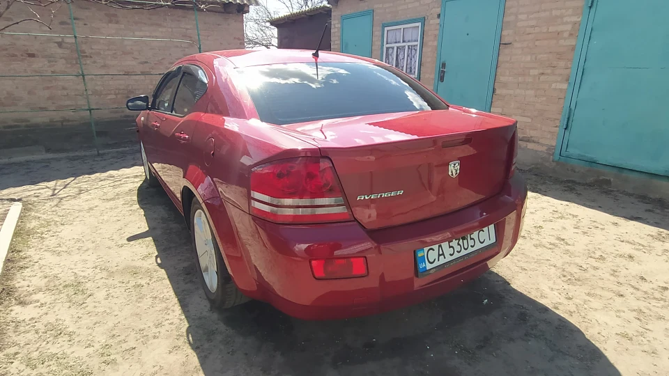 Dodge Avenger Червоний бик 5