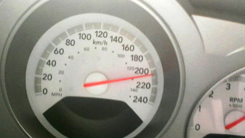 Dodge Avenger Сріблястий 5