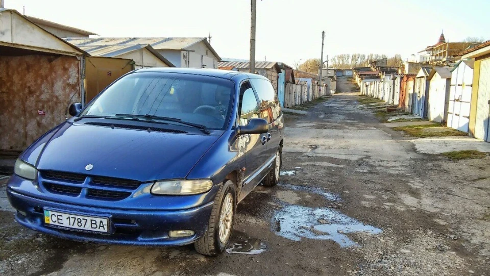 Dodge Caravan 3