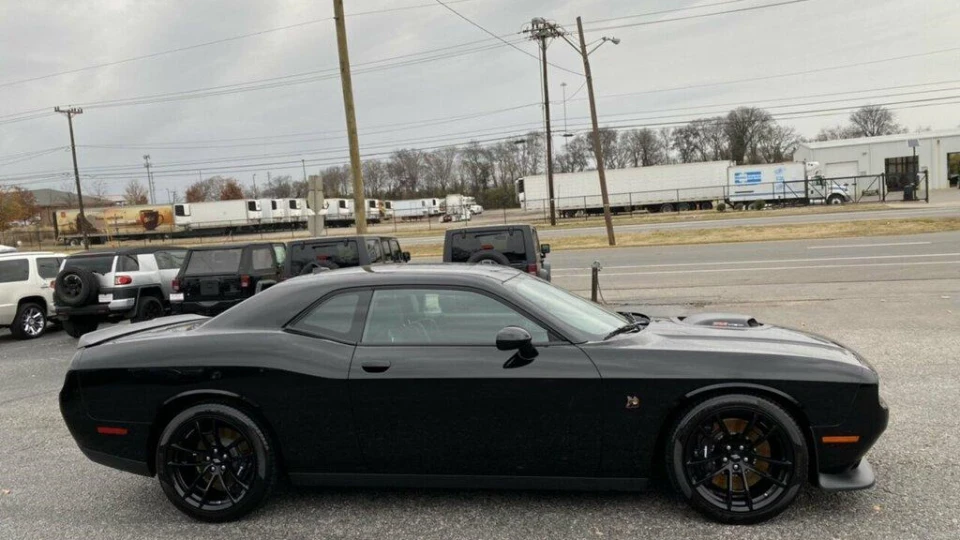 Dodge Challenger 4