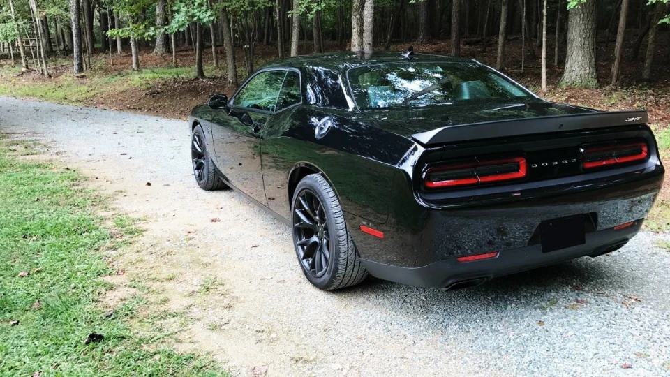 Dodge Challenger Hellcat 2