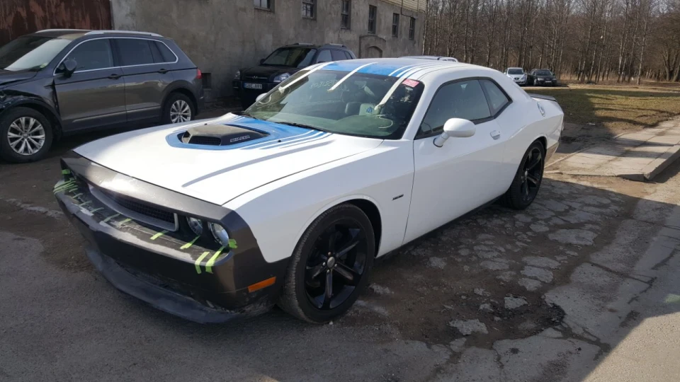 Dodge Challenger Mopar edition shaker 2