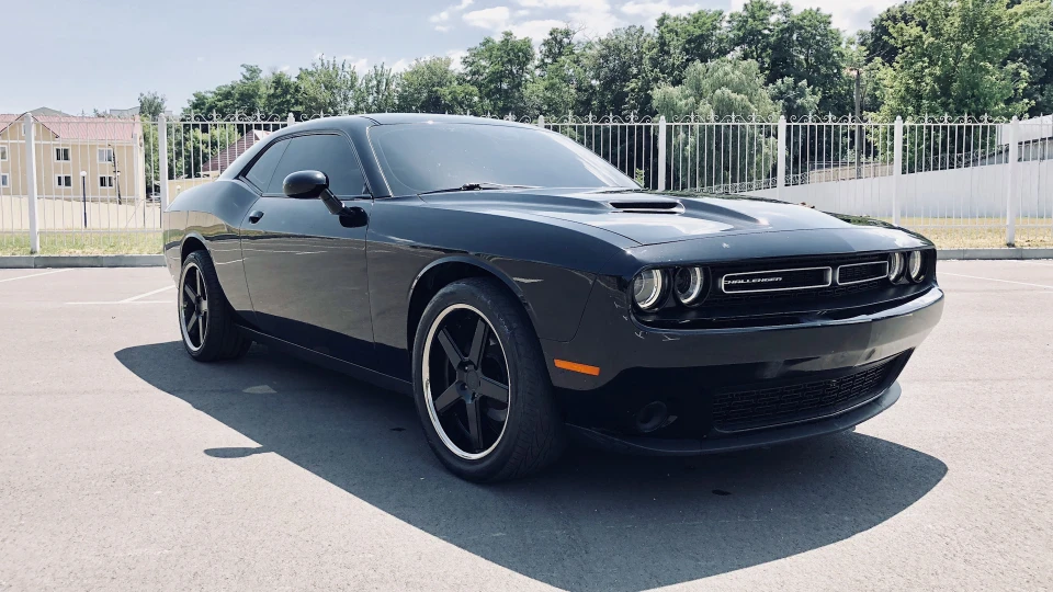 Dodge Challenger Не відро з болтами. 2