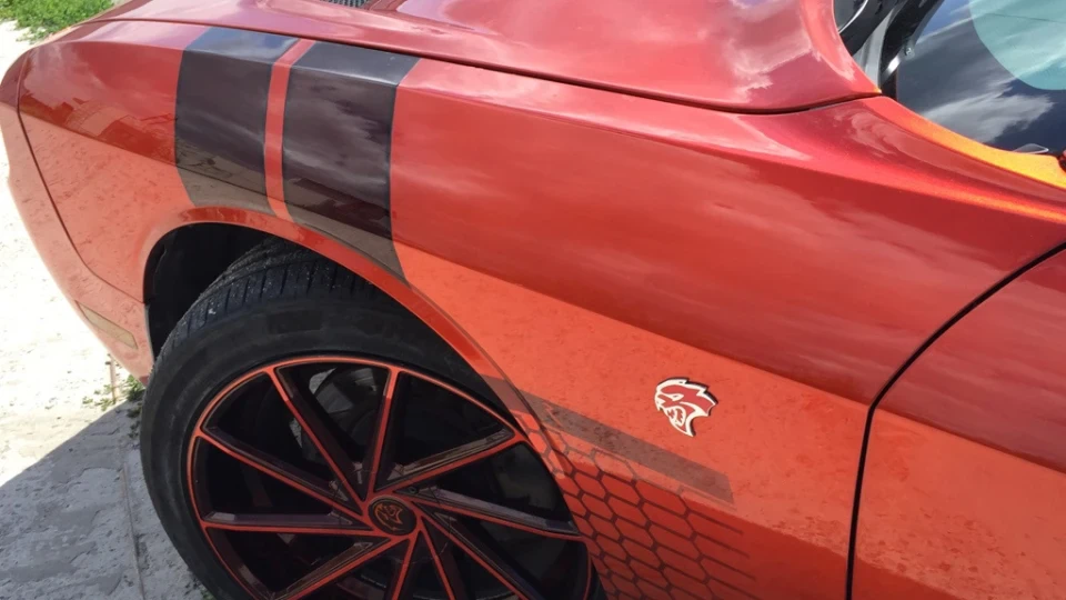 Dodge Challenger танжериновий Hellcat 3