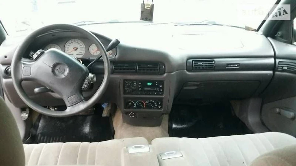 Dodge Intrepid красний металик 3