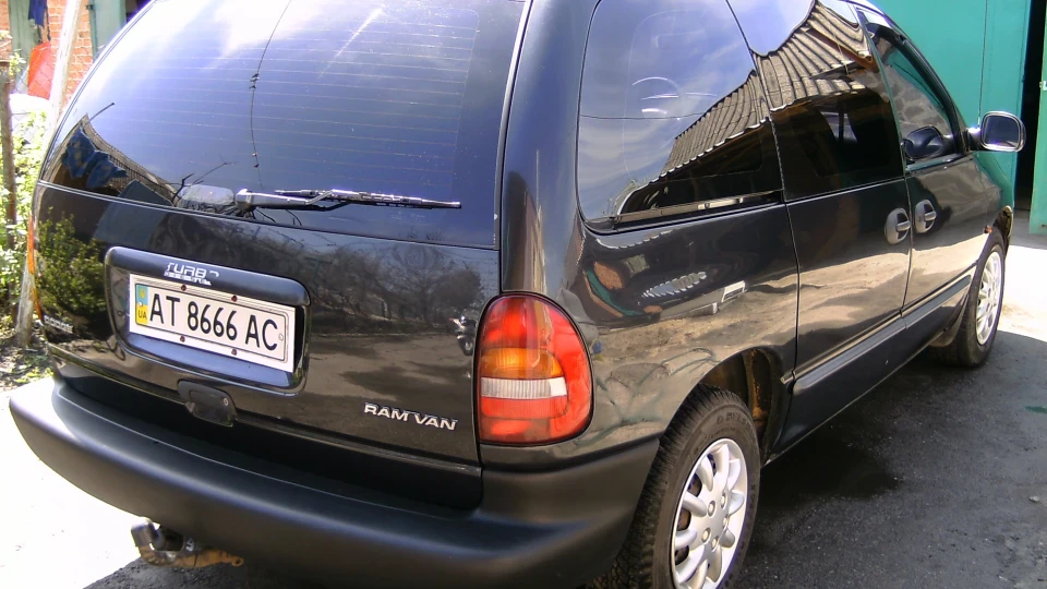 Dodge Ram Van III Black 3