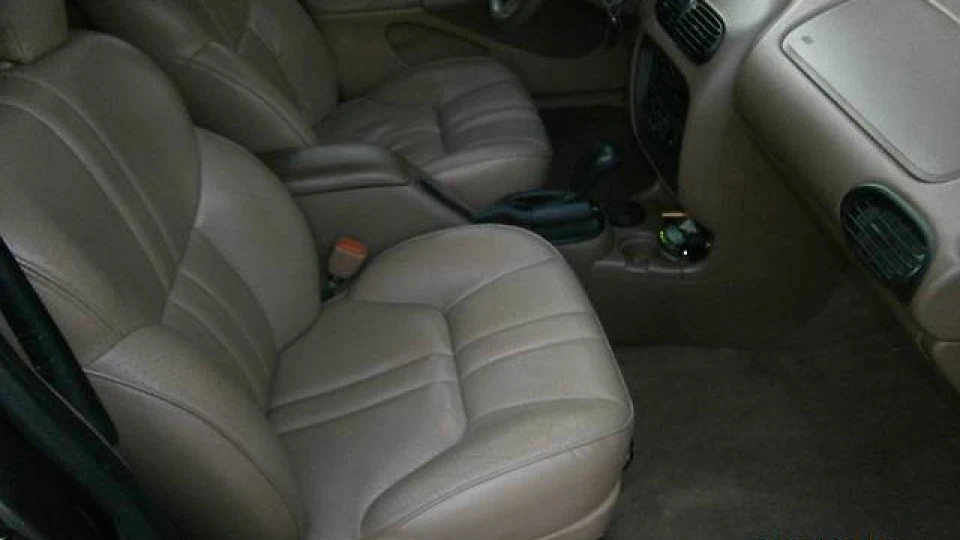 Dodge Stratus 3