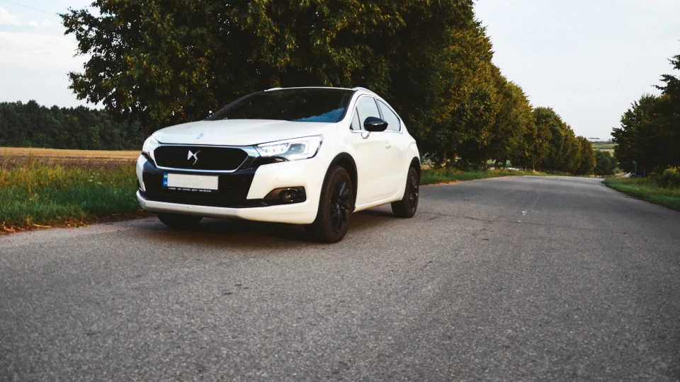 DS 4 Crossback [white pearl kisa] 3