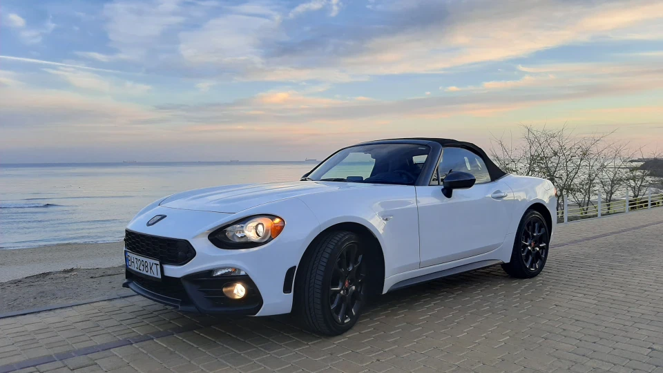 FIAT 124 Spider 2