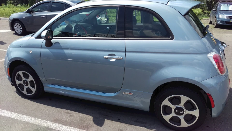 FIAT 500E EV E Ракета на батарейках 3