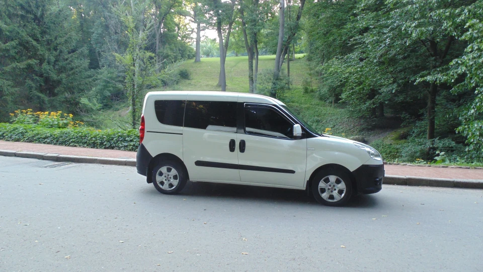 FIAT Doblo 2011 3