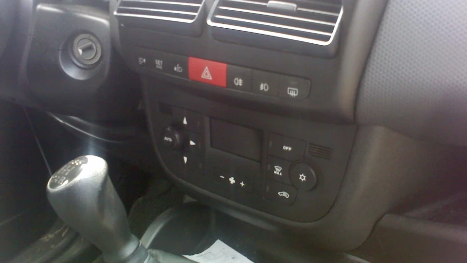 FIAT Doblo білий помічник
