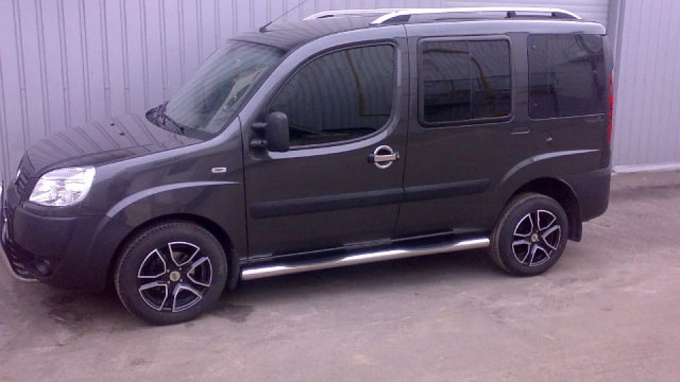 FIAT Doblo чорний металік