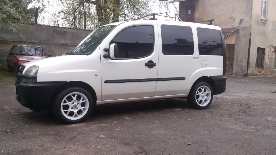 FIAT Doblo ГУЧНИЙ 2