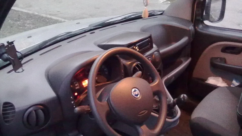 FIAT Doblo красень 2