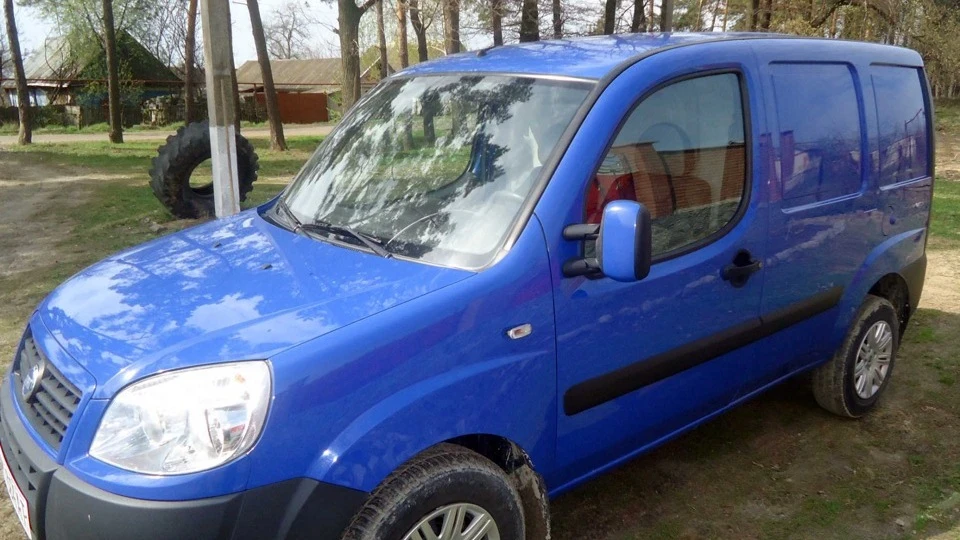 FIAT Doblo Синій 1.9 TDI 4
