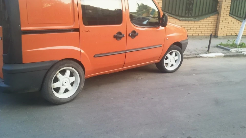 FIAT Doblo Turbo Orange 4