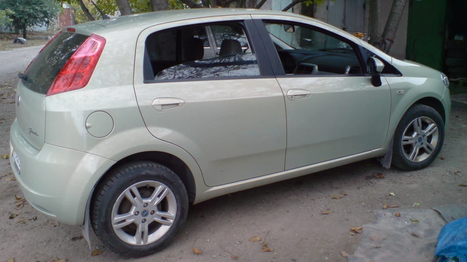FIAT Grande Punto продавали як бежевий 3