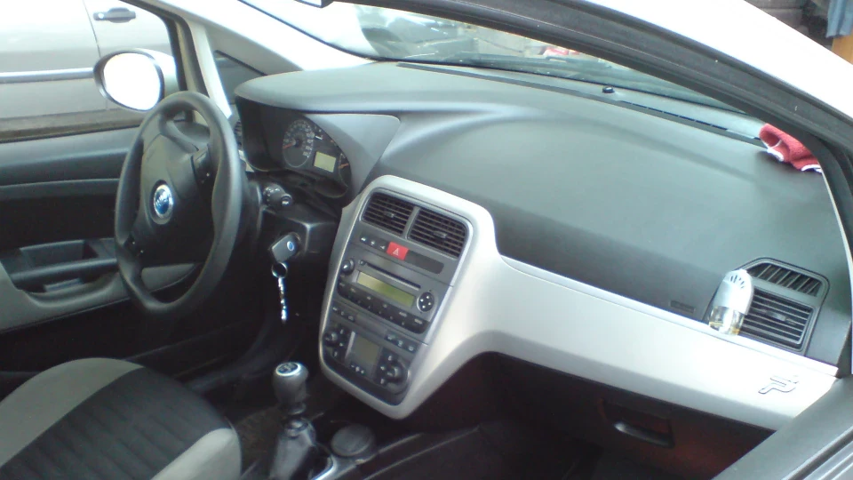 FIAT Grande Punto продавали як бежевий 4