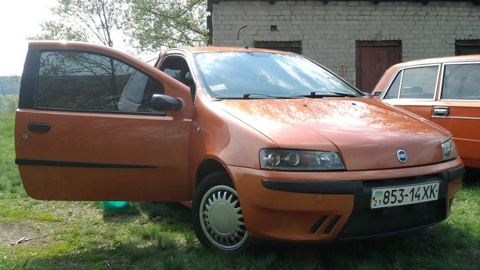 FIAT Punto ORANGE bullet 3