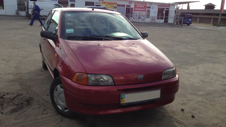 FIAT Punto Rosso Bright 3